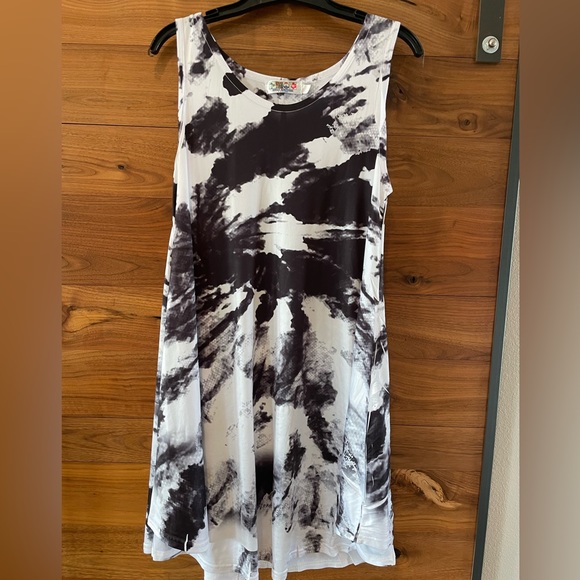 Very lightweight cover up/ dress. - Picture 2 of 4